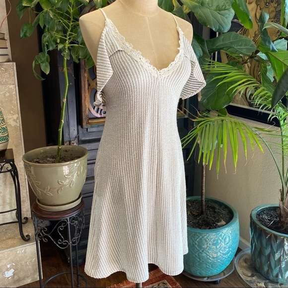 Zara textured stripe gray ruffled sundress - Picture 3 of 11